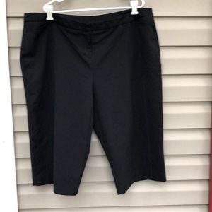Worthington women’s black capri pants